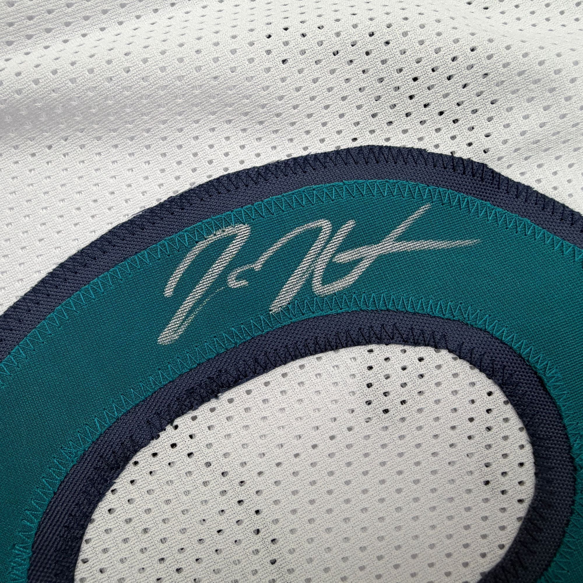 Autographed/Signed Donte Divincenzo Minnesota White Basketball Jersey Beckett BAS COA - Image 3